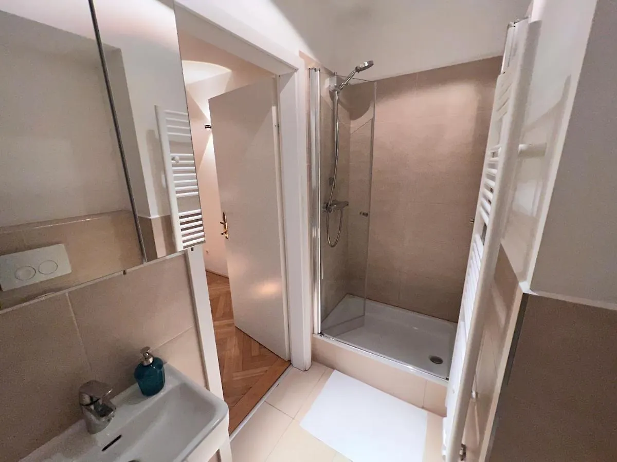 Exclusive Apartment Center Vienna 0*,